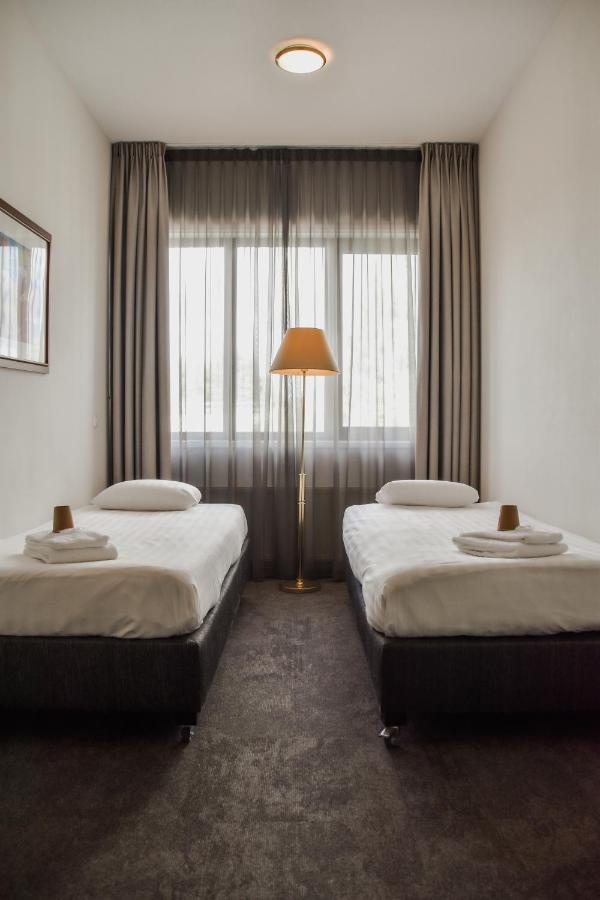 Hotel Ten Cate เอ็มเมน ภายนอก รูปภาพ