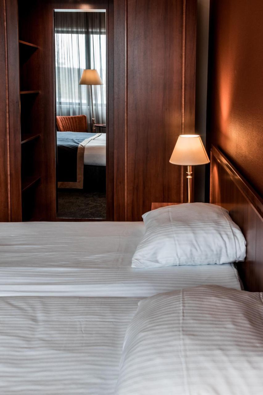 Hotel Ten Cate เอ็มเมน ภายนอก รูปภาพ